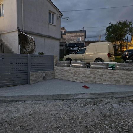 Apartment Ground Floor With Parking Erny Pula Bagian luar foto