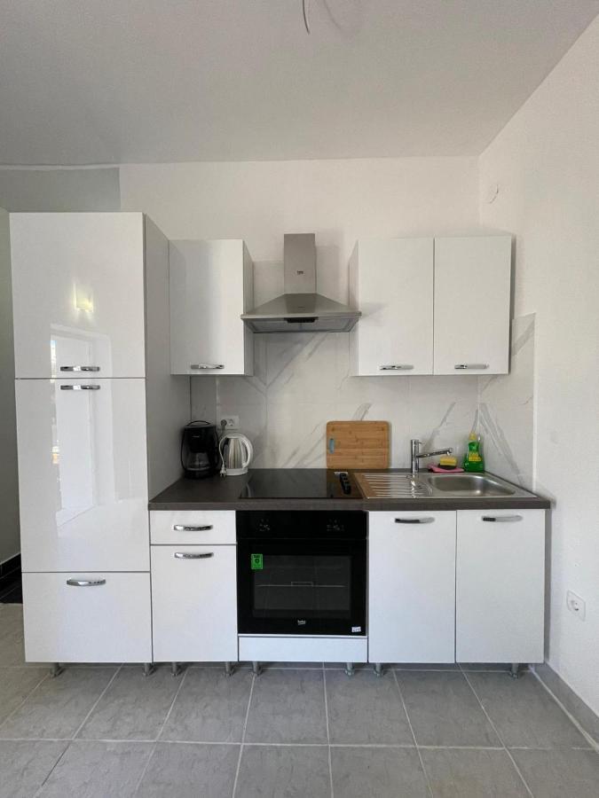 Apartment Ground Floor With Parking Erny Pula Bagian luar foto