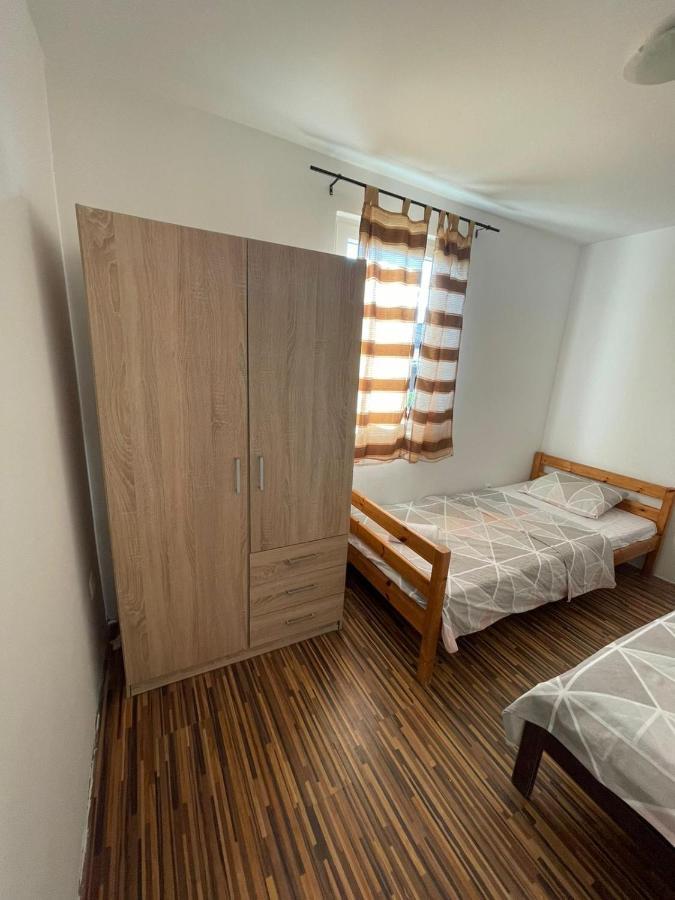 Apartment Ground Floor With Parking Erny Pula Bagian luar foto