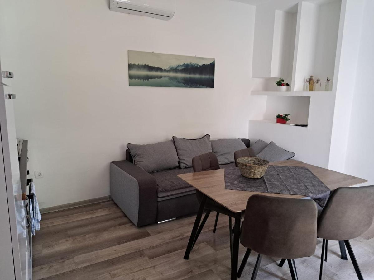 Apartment Ground Floor With Parking Erny Pula Bagian luar foto
