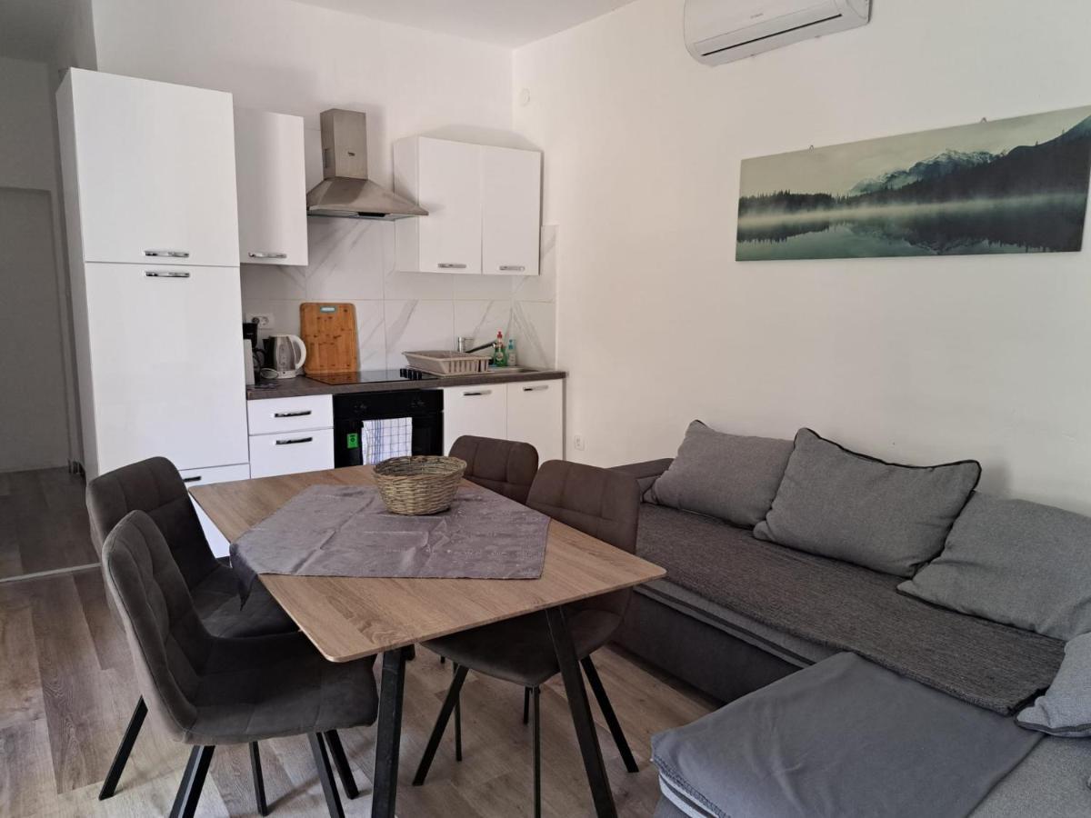 Apartment Ground Floor With Parking Erny Pula Bagian luar foto