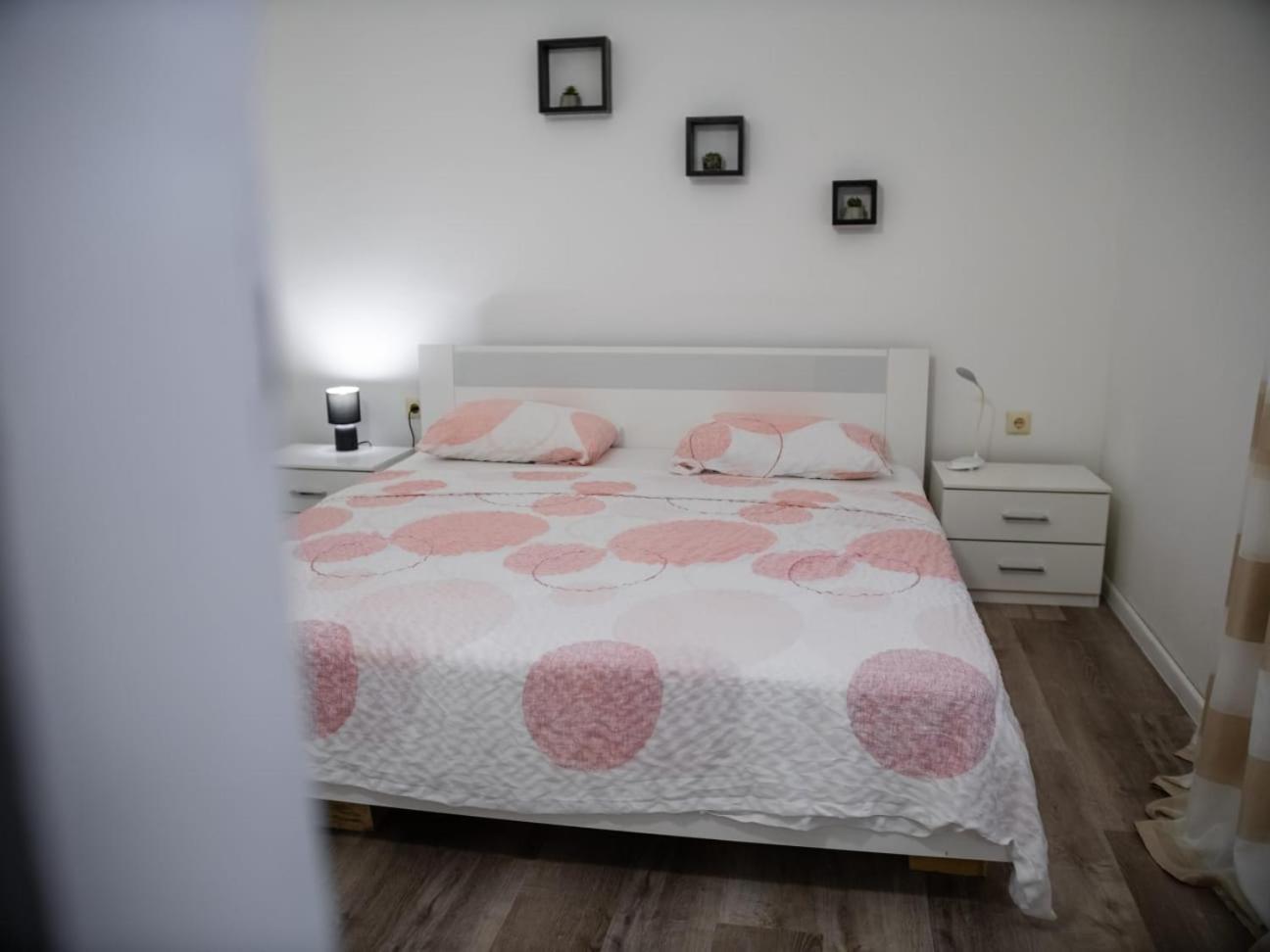 Apartment Ground Floor With Parking Erny Pula Bagian luar foto