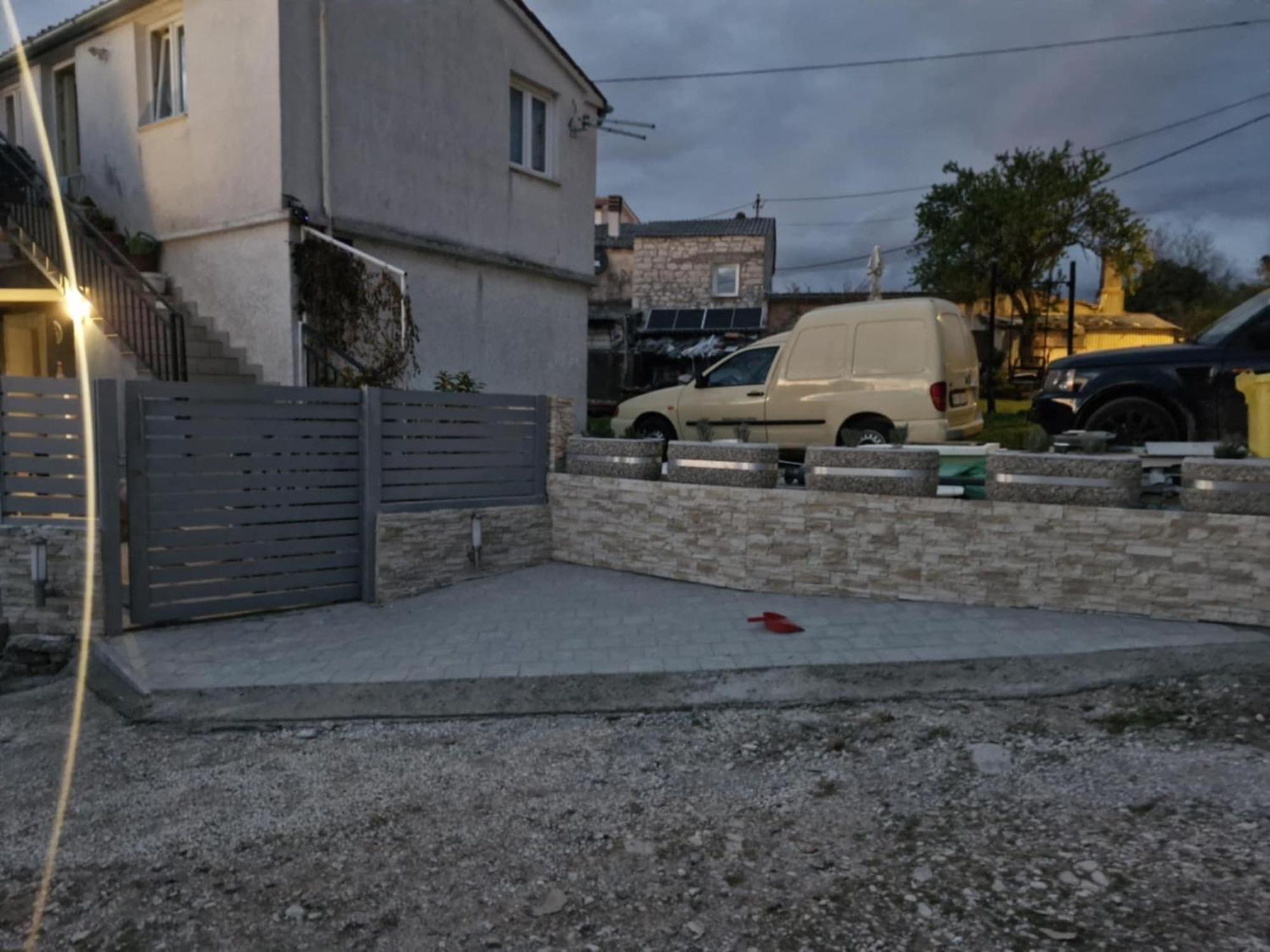 Apartment Ground Floor With Parking Erny Pula Bagian luar foto