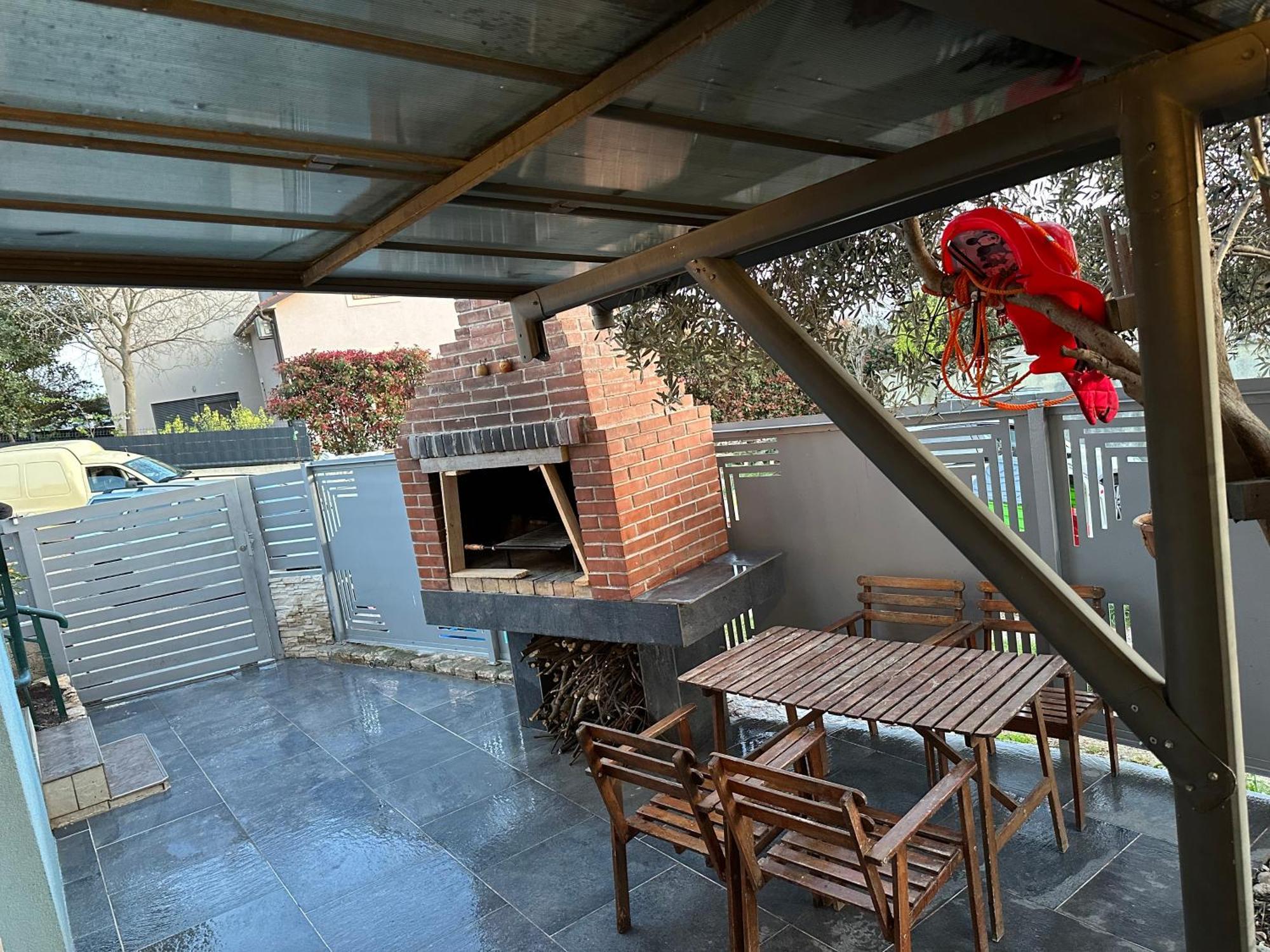 Apartment Ground Floor With Parking Erny Pula Bagian luar foto